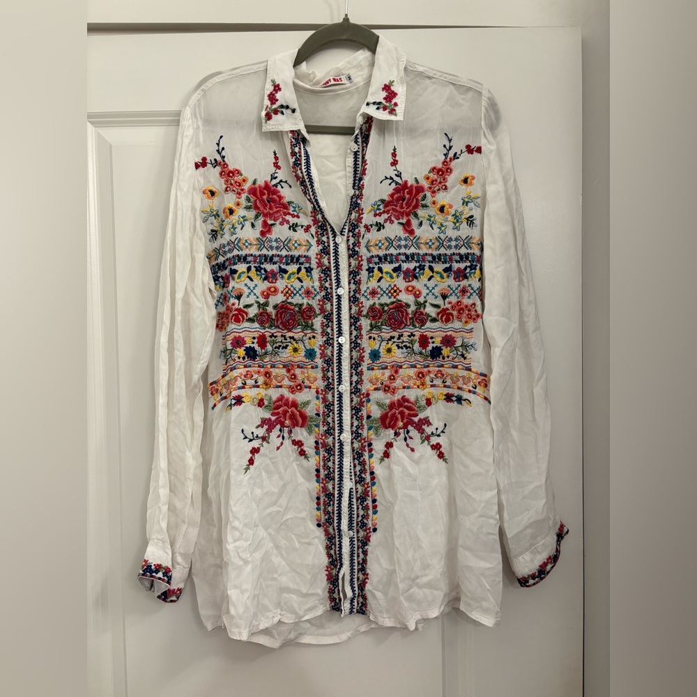 JOHNNY WAS Floral Embroidered Button-Up Shirt size medium ONE OF A KIND